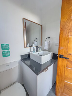 Shower, hair dryer, towels, soap - Ocean View Villa near El Tunco in El Salvador (El Sunzal)