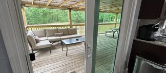 Cozy 3-bedroom in Wappapello with AC, WiFi and close to the Lake.