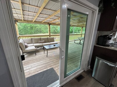 Cozy 3-bedroom in Wappapello with AC, WiFi and close to the Lake.