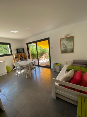 5 Schlafzimmer, Bügeleisen/Bügelbrett, WLAN, Bettwäsche