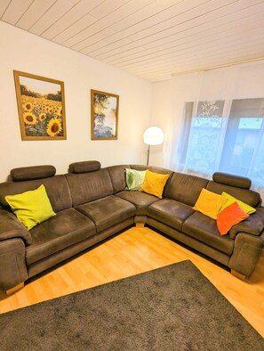 Una televisión, libros