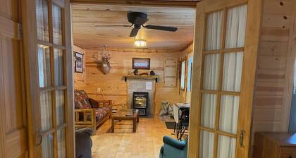 Drummond Island Hotel & Vacation Homes - Heardy's Yada Yada