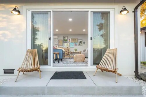 Private Retreat: Hot Tub, BBQ/fire pit, City Views