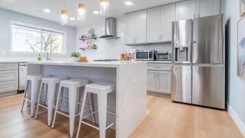 KylskÄp, mikrovÄgsugn, ugn och spishÀll