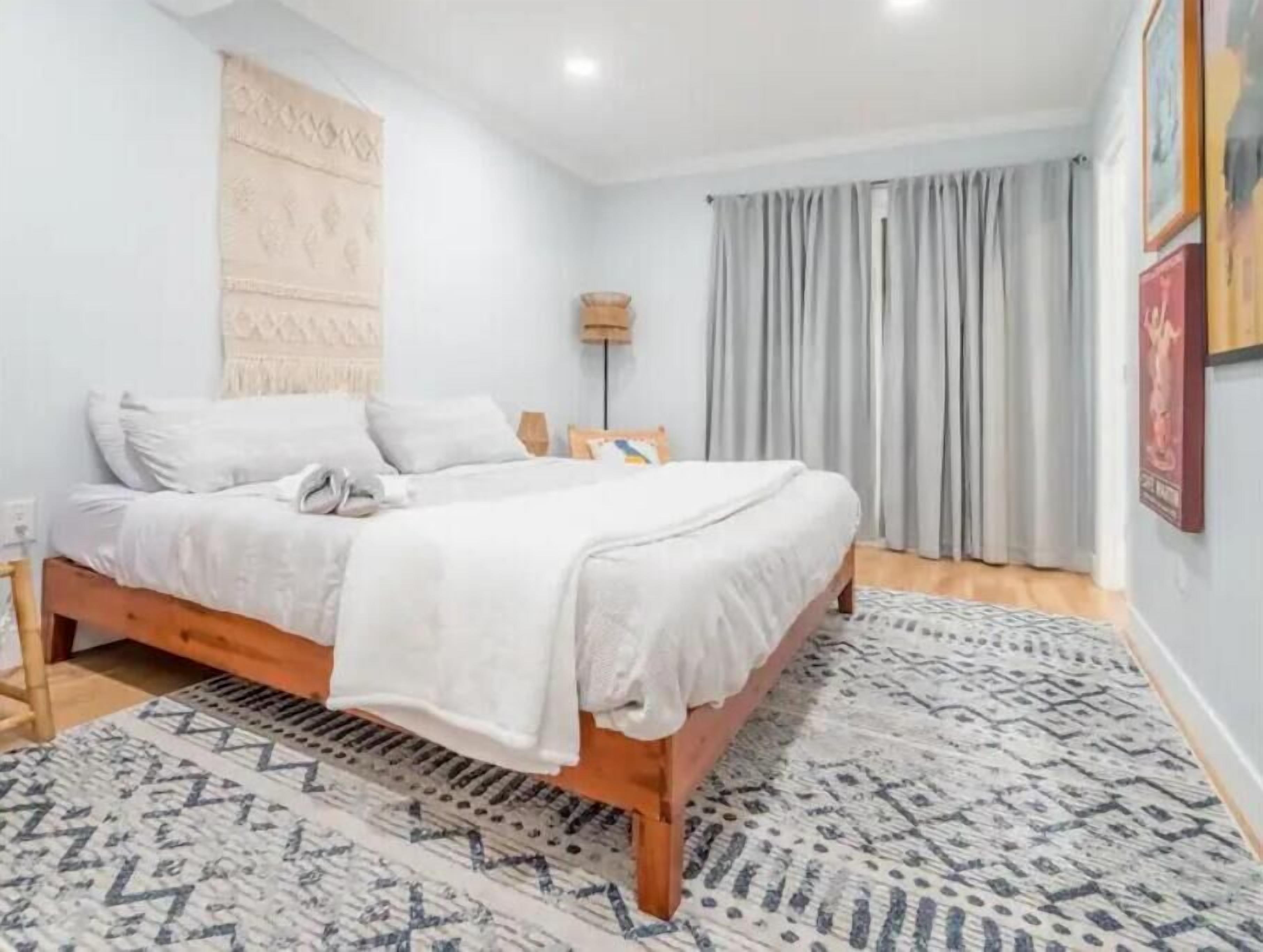 3 bedrooms, iron/ironing board, free WiFi, bed sheets