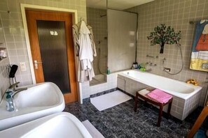 Hair dryer, towels - Nature Paradise Seeberg, pool, garden, grill, piano, Natur Paradies mit Pool - Ferienwohnung am Seeb... (Heidenheim)