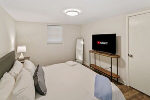 4 Schlafzimmer, Schreibtisch, Bügeleisen/Bügelbrett, Reisekinderbett