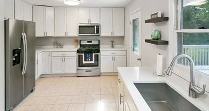 Home W/ Large Deck, Libertyville - Near Naval Base