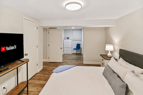 4 bedrooms, desk, iron/ironing board, travel crib