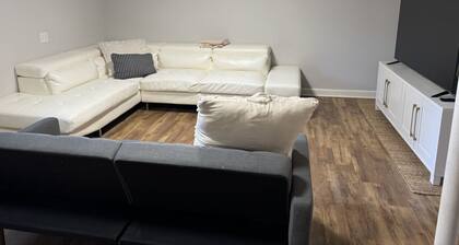 Home W/ Large Deck, Libertyville - Near Naval Base