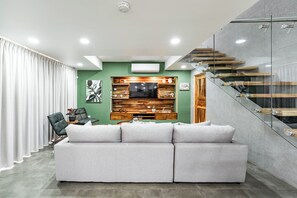 Living area - Just 10 minutes to the pacific Ocean (sardinal de carrillo)