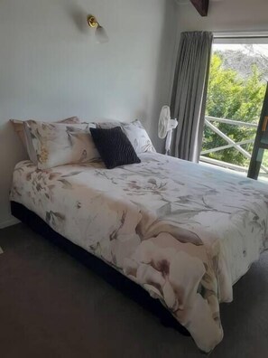 5 bedrooms, free WiFi - Hosts on the Coast - Tobie's Cabana (Whangamata)