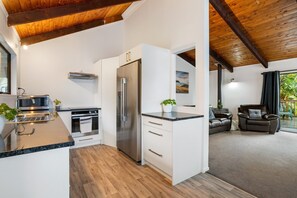 Interior - Hosts on the Coast - Tobie's Cabana (Whangamata)