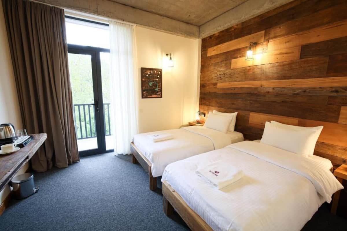Standard Room, 2 Twin Beds, Non Smoking | Hypo-allergenic bedding, in-room safe, desk, laptop workspace