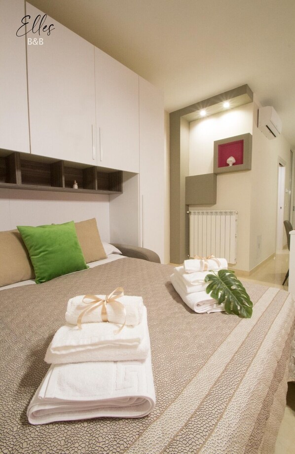 1 bedroom, WiFi, bed sheets