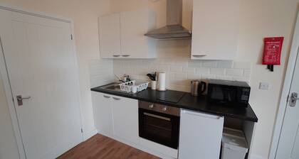 New Spacious City Centre Studio. Fantastic Amenities!
