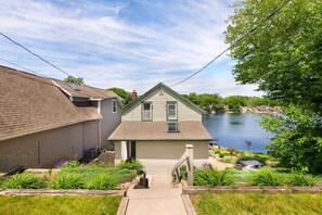 Exterior - Lake Front|Kayaks|Huge Game Room|Sleeps 8 (Akron)