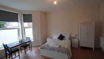 Premium Studio | 1 bedroom, Egyptian cotton sheets, premium bedding, desk