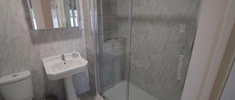 Premium Apartment | Bathroom | Shower, rainfall showerhead, designer toiletries, hair dryer