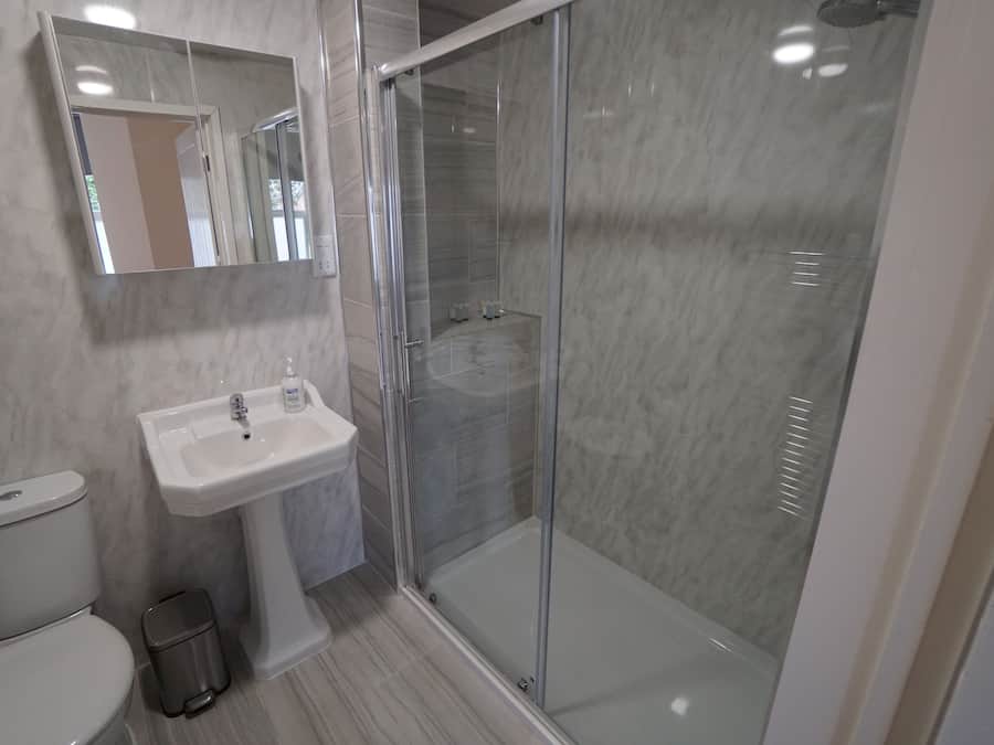 Apartamento Premium | Baño | Ducha y cabezal de ducha tipo lluvia