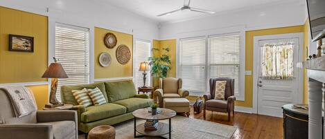 Älytelevisio, DVD-soitin, kirjoja