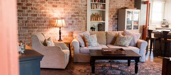 Charming 1920's House - pet friendly, 45 minutes from beach & attractions!