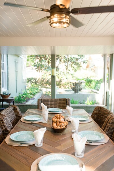 Charming 1920's House - pet friendly, 45 minutes from beach & attractions!