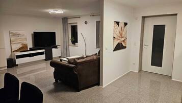 Fernseher, Stereoanlage