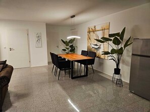Dining - Willkommen in Unserer Charmanten und Stilvollen Wohnung! (Alfter)