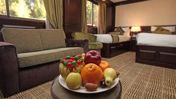 客室内のダイニングエリア