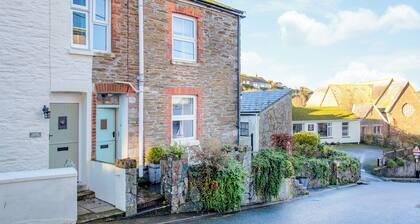 A beautiful and very spacious Cornish stone cottage with superb estuary views.
