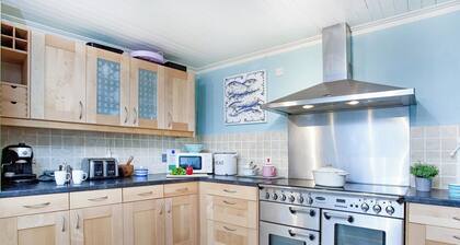 A beautiful and very spacious Cornish stone cottage with superb estuary views.