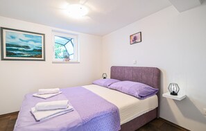 1 bedroom, iron/ironing board, free WiFi, bed sheets