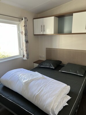 3 bedrooms, iron/ironing board, travel cot - Mobilhome Pr55 Camping 4 Vias Plage 6/8 Personnes (Vias)