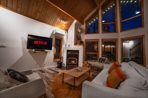 Smart TV, fireplace