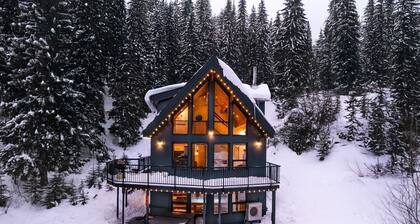 Post & Beam Chalet at Apex Mountain/Hot Tub sleeps 10