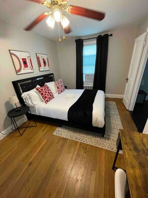 3 slaapkamers, een strijkplank/strijkijzer, wifi, beddengoed