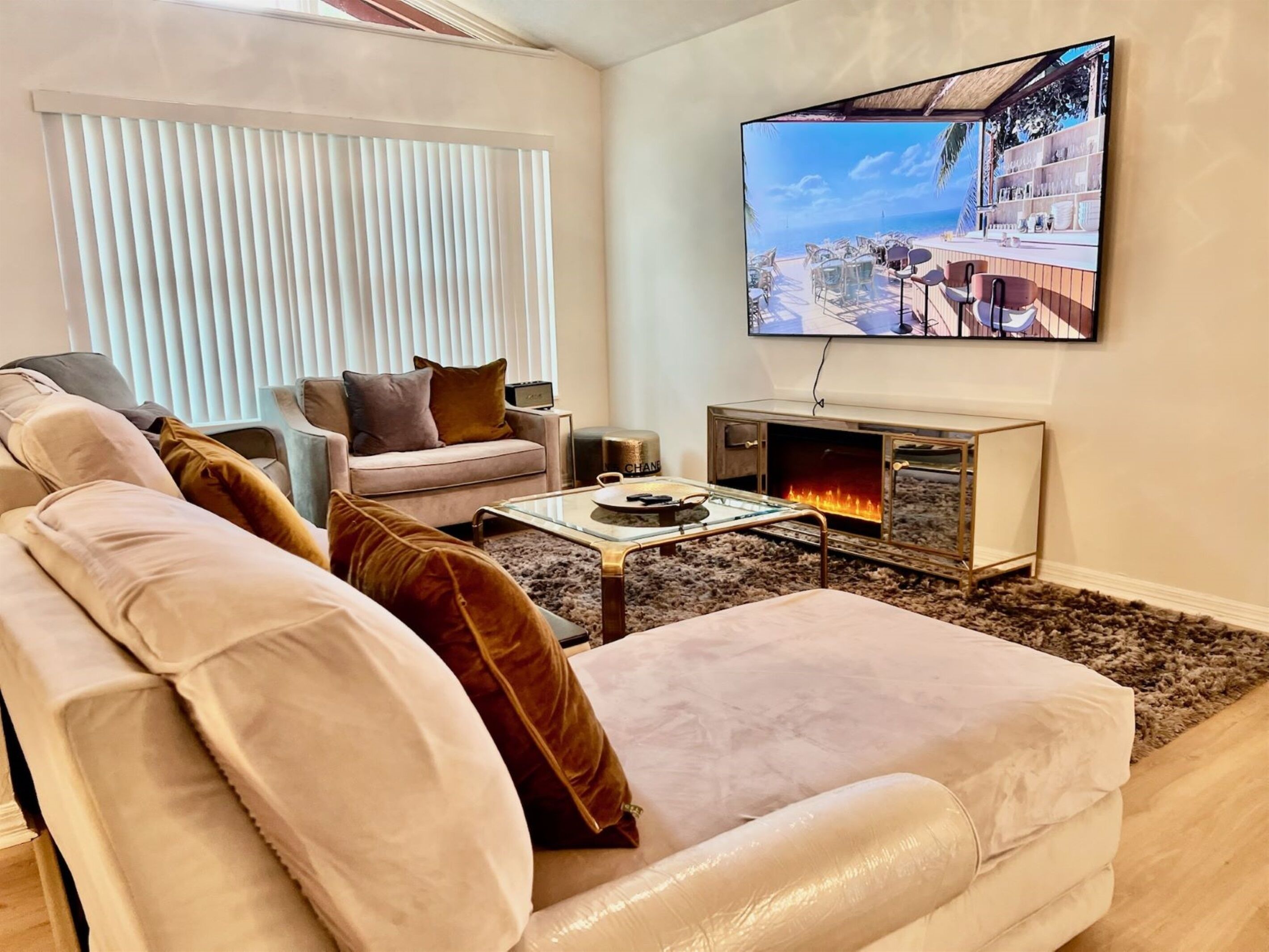 Stylish Spacious Home ~ Workspace ~ King Size Beds