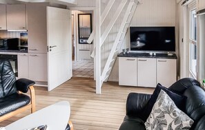 Smart TV, fireplace - 2 bedroom amazing home in Hemmet (Hemmet)