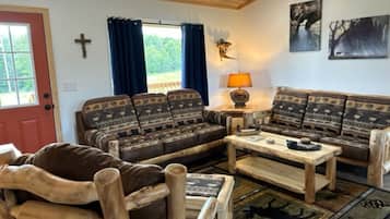 Smart-tv, dvd-afspiller, bøger, videobibliotek