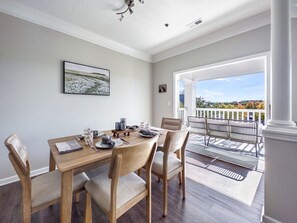 Dining - Birkdale Lookout,Pool,Elevator,Shop-Eat-Work-Play (Huntersville)