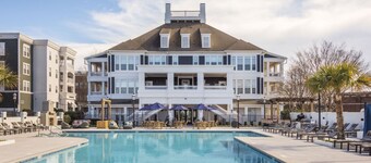 Birkdale Lookout,Pool,Elevator,Shop-Eat-Work-Play