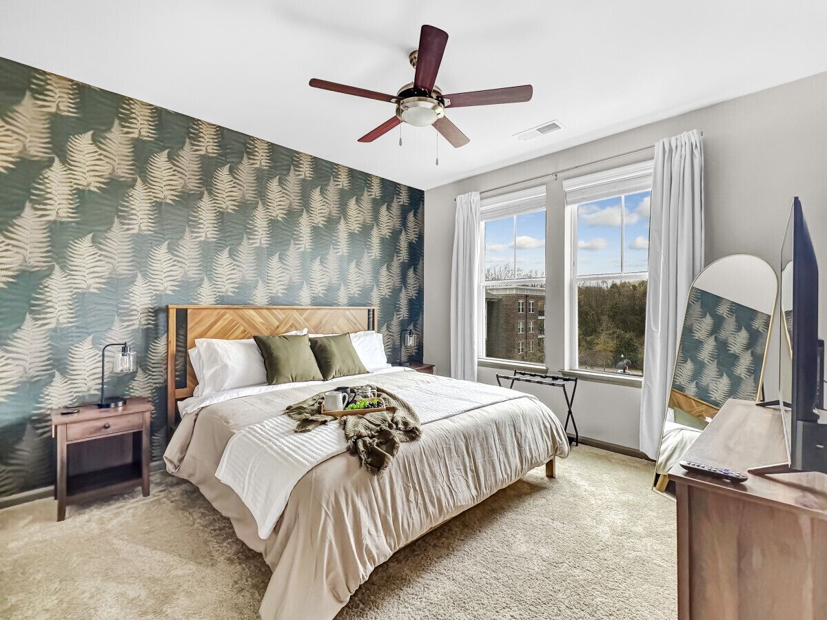 3 bedrooms, desk, iron/ironing board, travel crib