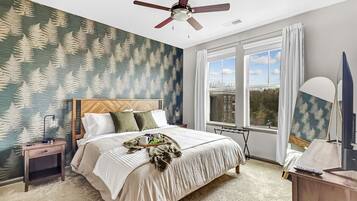 3 bedrooms, desk, iron/ironing board, travel crib