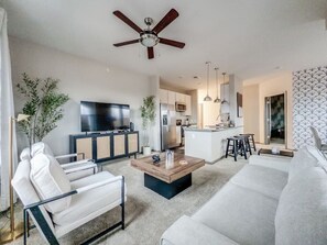 Smart TV, lareira, videogames, escritórios