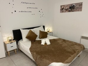 1 غرفة نوم ومكواة/لوح كي وواي فاي وملاءات أسرّة