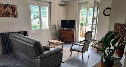 Completely renovated 3-bedroom detached house built in 1951, with large garden.