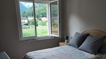 3 bedrooms, iron/ironing board, travel crib, free WiFi