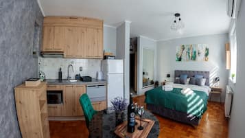 1 slaapkamer, een strijkplank/strijkijzer, wifi