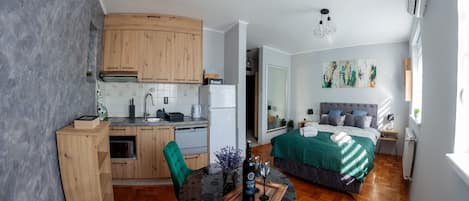 1 habitación, tabla de planchar con plancha y wifi